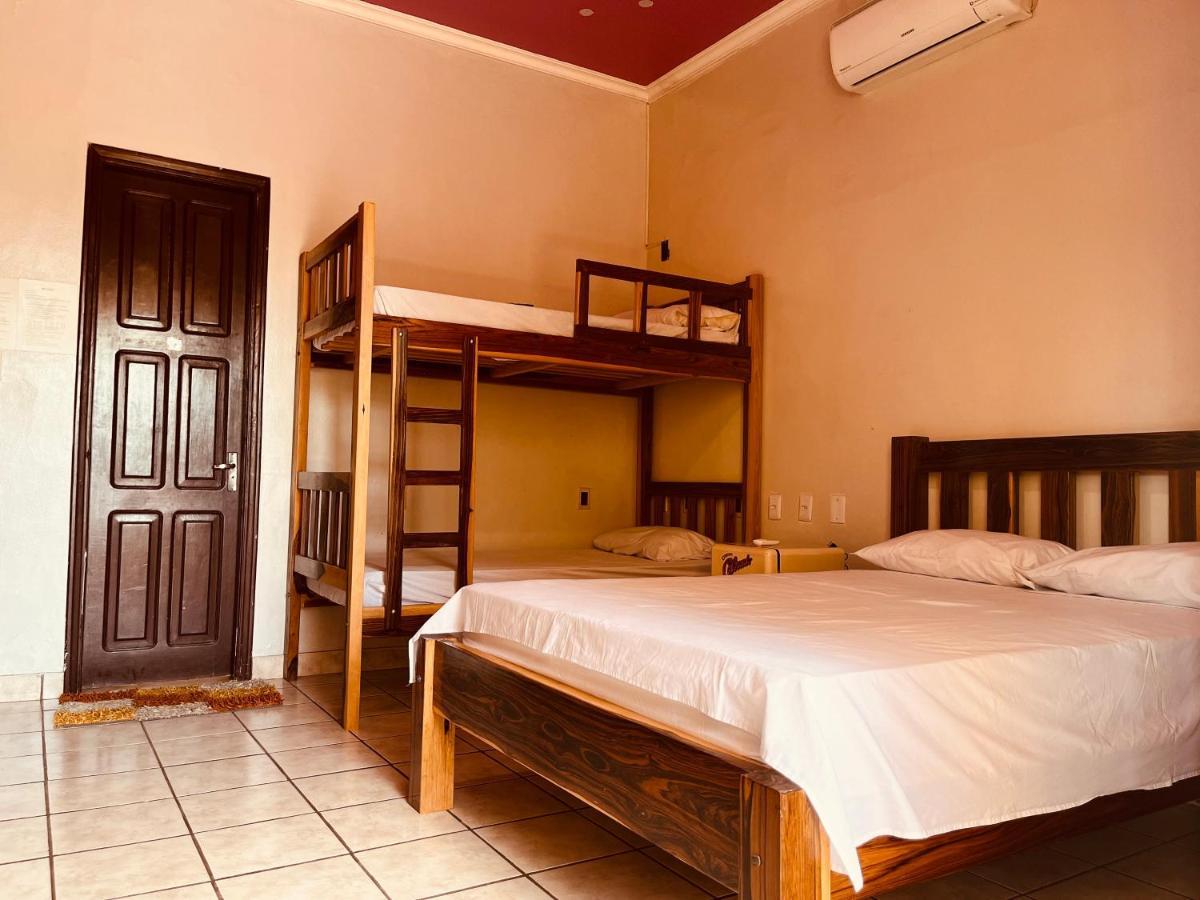 Dom Alberto Hostel Corumbá Buitenkant foto